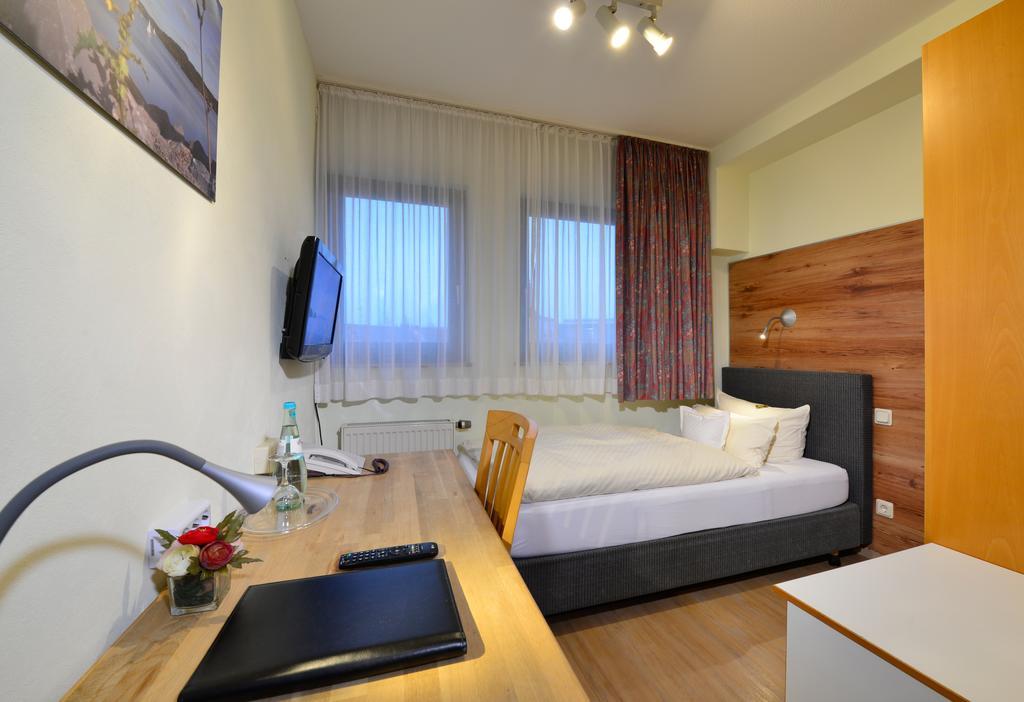 Hotel & Wirtshaus Hansen Bergisch Gladbach Ngoại thất bức ảnh